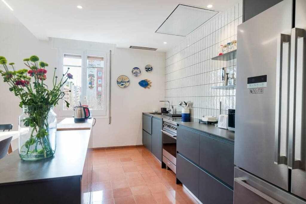 ז'ירונה New Top Floor Apt With A Lot Of Light & Aircon מראה חיצוני תמונה