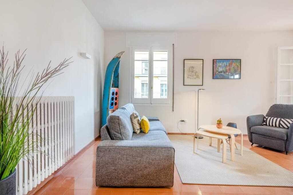 ז'ירונה New Top Floor Apt With A Lot Of Light & Aircon מראה חיצוני תמונה