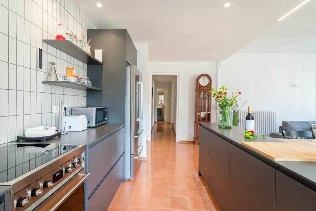 ז'ירונה New Top Floor Apt With A Lot Of Light & Aircon מראה חיצוני תמונה